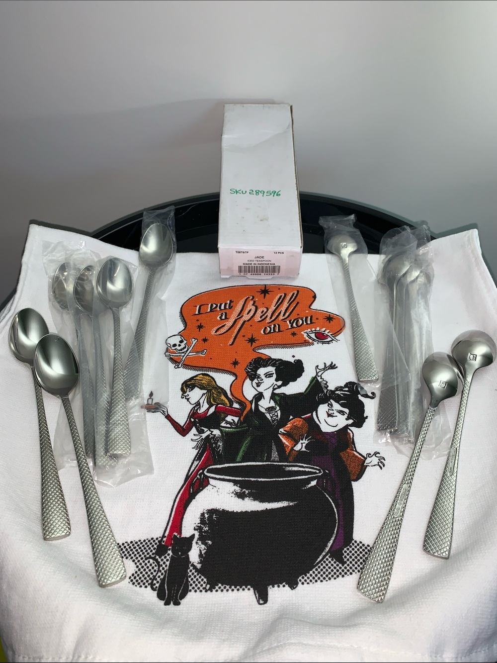 Oneida  Textured Jade pattern 1 Dozen Iced Teaspoons NWT 18/10 SS